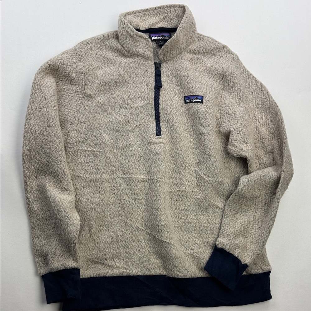 Patagonia Women's Beige and Navy Fleece Pullover size M